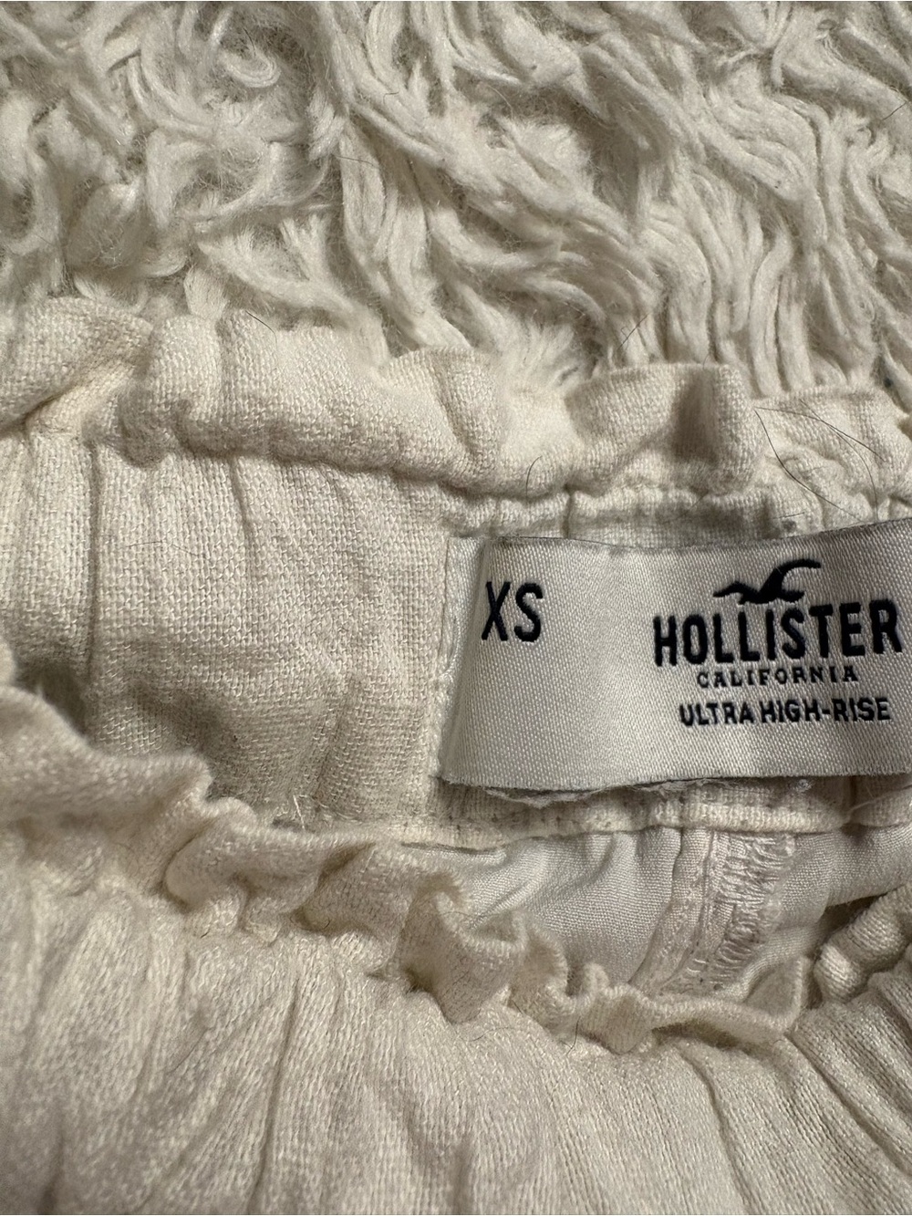 Hollister Ultra High-Rise Cream Shorts - XS